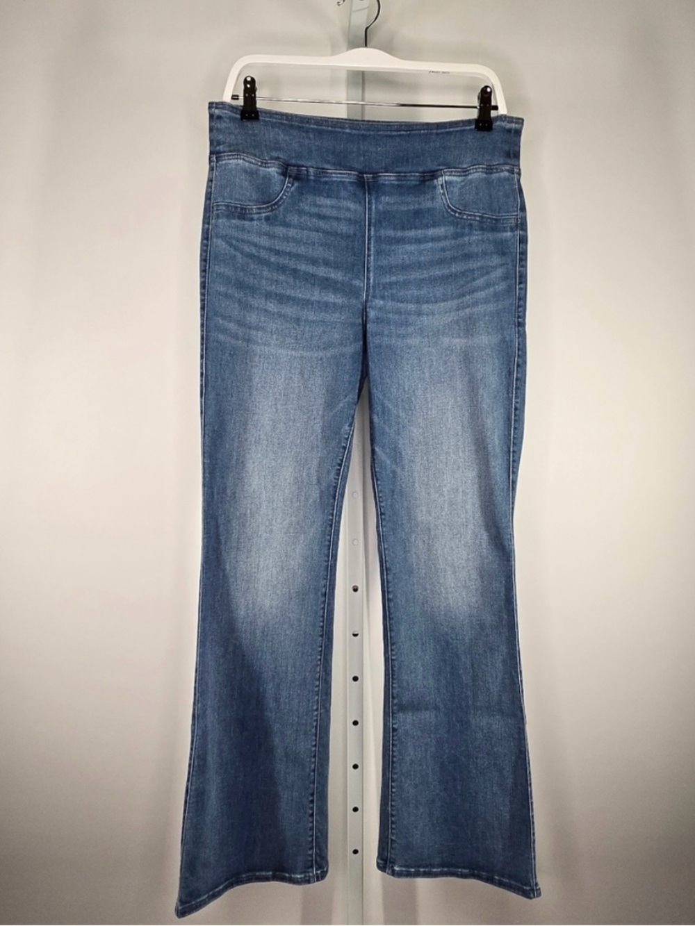 Like New, American Eagle Outfitters Women's Light Blue High-Rise Straight Jeans